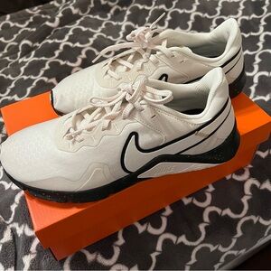 NIKE womens Essential size 10